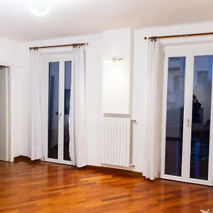  Apartment Sweet House Corso Genova Italy