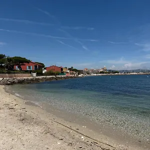 https://vue-sur-les-iles-dor.fr-provencehotel.com